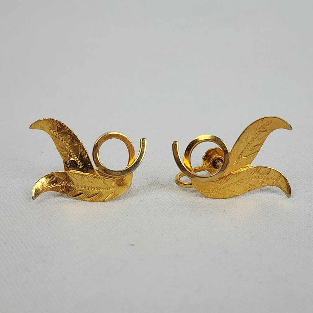 Vintage Bond Boyd Golf Fill Leaf Screw Back Earrings - Picture 1 of 6